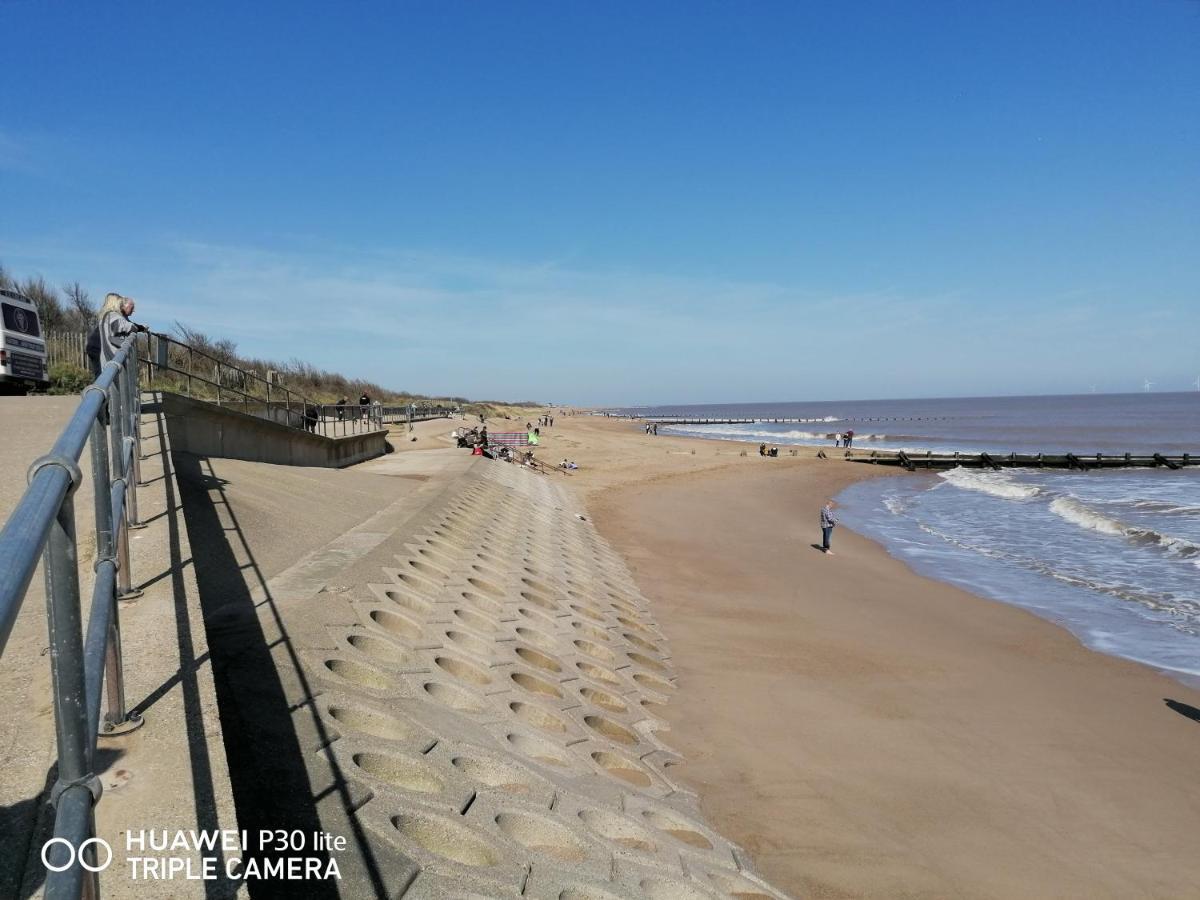 Roman Bank With Spa Bath, Terrace And Mermaid'S Teepee Skegness Extérieur photo